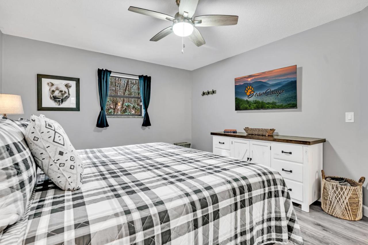 The Cozy Cove, Hot Tub, Wifi, 1089 Free Tickets Each Paid Day, Dollywood And More Sevierville Exterior foto
